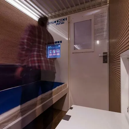Capsule hotel Resting Pods - -zzzleepandgo Mxp Airport